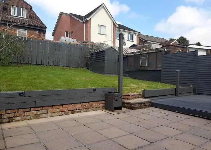 Spacious House City Skyline And Mountain Views Close Too Belfast Centre And Airports Free Parking