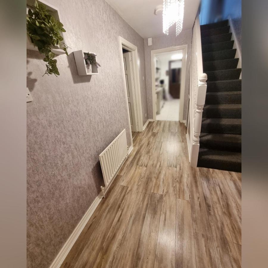 Villa Spacious House Skyline And Mountain Views Close Too Centre And Airports Free Parking