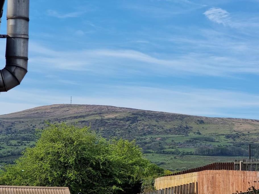 Spacious House Skyline And Mountain Views Close Too Centre And Airports Free Parking Villa *