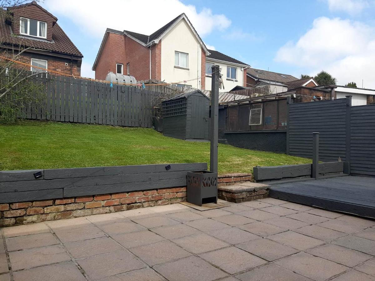 Villa Spacious House Skyline And Mountain Views Close Too Centre And Airports Free Parking Belfast
